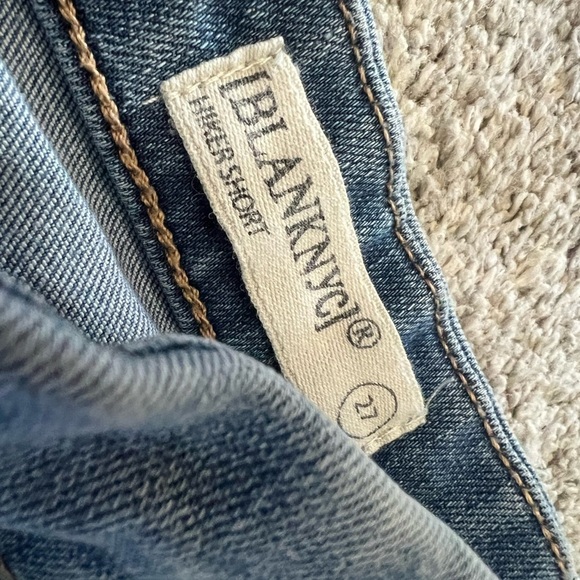 Blank NYC Jean Hiker Shorts Size 27 Embroidered Butterfly Roses Floral Cut-Off - Picture 2 of 3